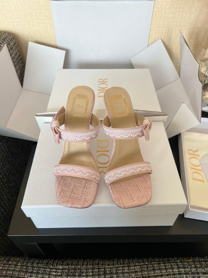 Dior Heeled Sandal with Straps
Pink Embroidered Cotton-duoc-ban-tai-Hvip Shoes and Clothes