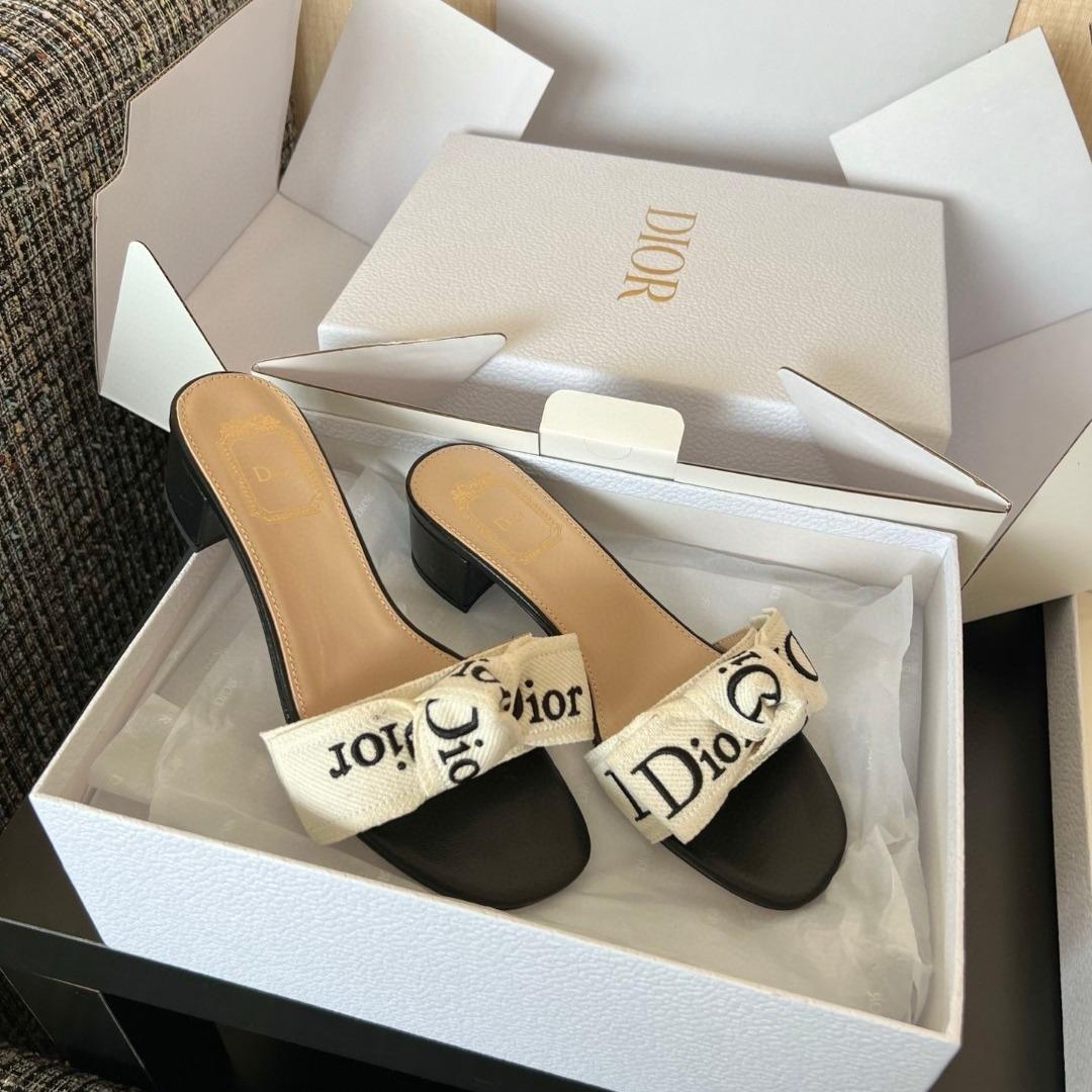 Dior J'Adior Heeled Slide Embroidered Cotton-duoc-ban-tai-Hvip Shoes and Clothes