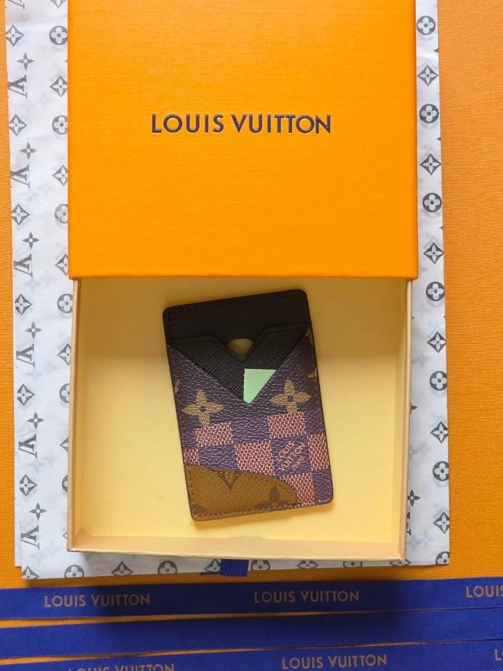 Louis Vuitton M26016
Porte-Cartes Magnet-duoc-ban-tai-Hvip Bags and Accessories