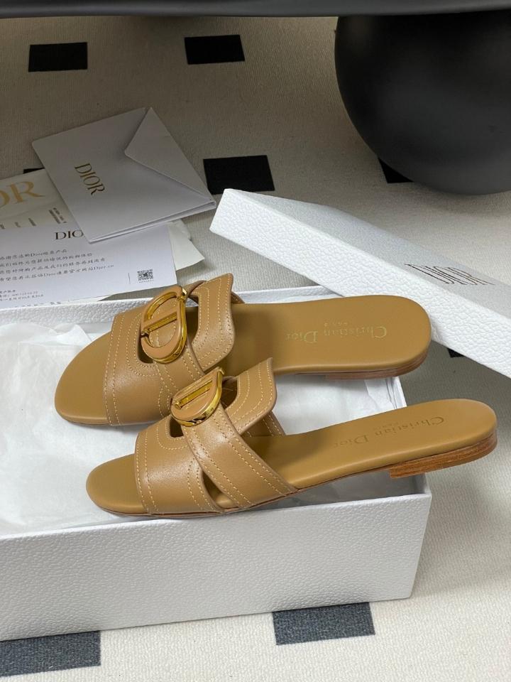 Dior 30 Montaigne Slide
Beige Calfskin
 KCQ266VEA (2) -duoc-ban-tai-Hvip Shoes and Clothes