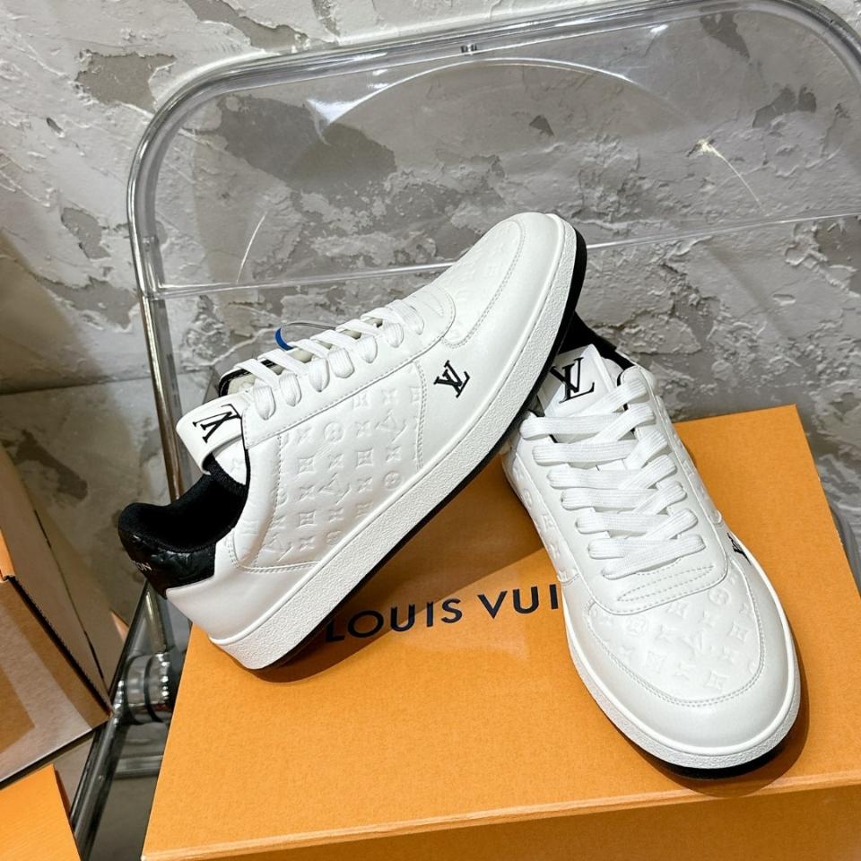 Louis Vuitton 1ADGNT
Rivoli Sneaker (n1)-duoc-ban-tai-Hvip Shoes and Clothes