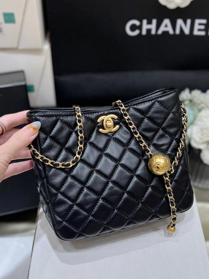 Chanel Small hobo shoulder bag lambskin Gold-Tone Metal Black  As3259 19x16x8cm-duoc-ban-tai-Hvip Bags and Accessories