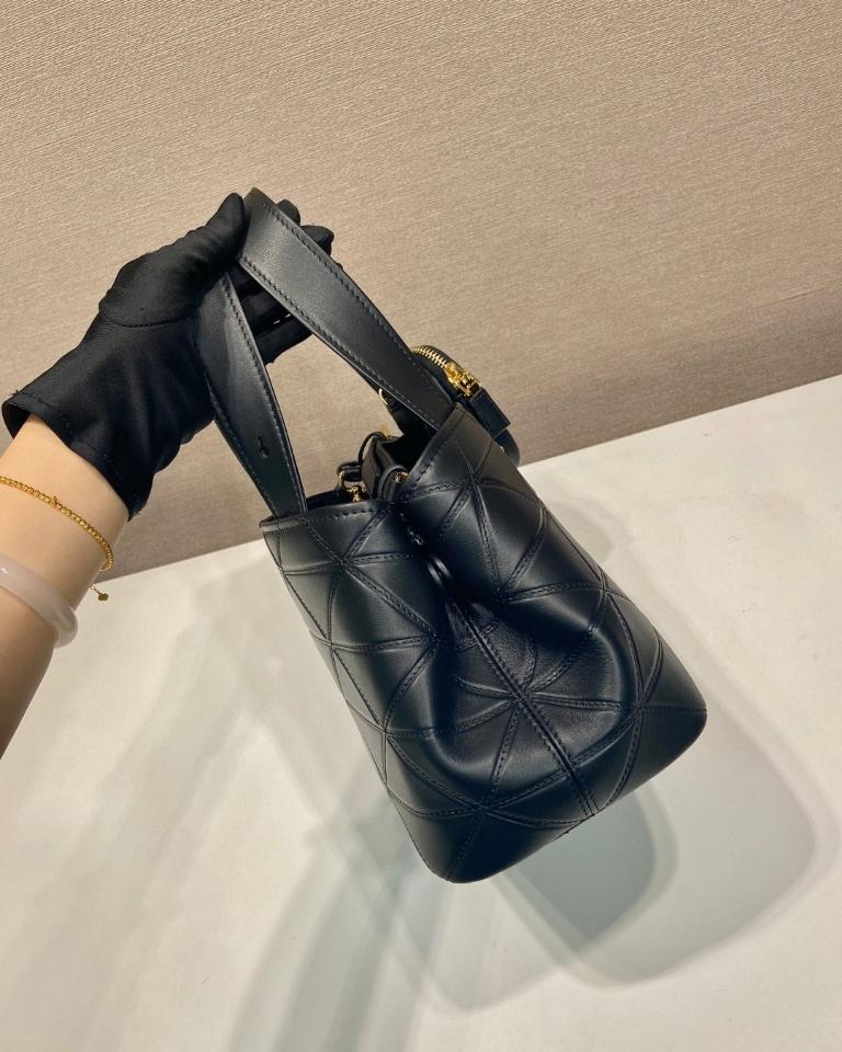 Prada Small Quilted Leather Tote Bag Black 1BG548 26x17x13.5cm-duoc-ban-tai-Hvip Bags and Accessories