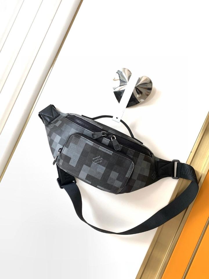 Louis Vuitton M14920
Túi Rush Bumbag 30 × 15 × 8 cm-duoc-ban-tai-Hvip Bags and Accessories