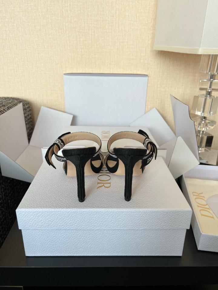 Dior Heeled Sandal with Straps
Black Embroidered Cotton-duoc-ban-tai-Hvip Shoes and Clothes