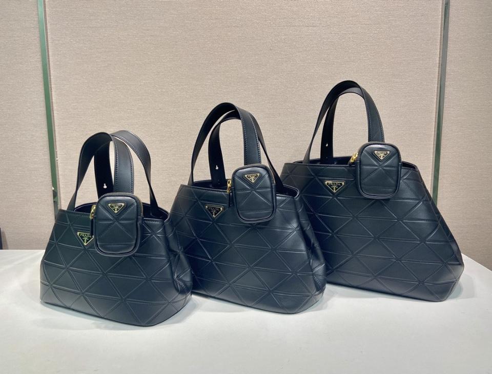 Prada Small Quilted Leather Tote Bag Black 1BG548 26x17x13.5cm-duoc-ban-tai-Hvip Bags and Accessories