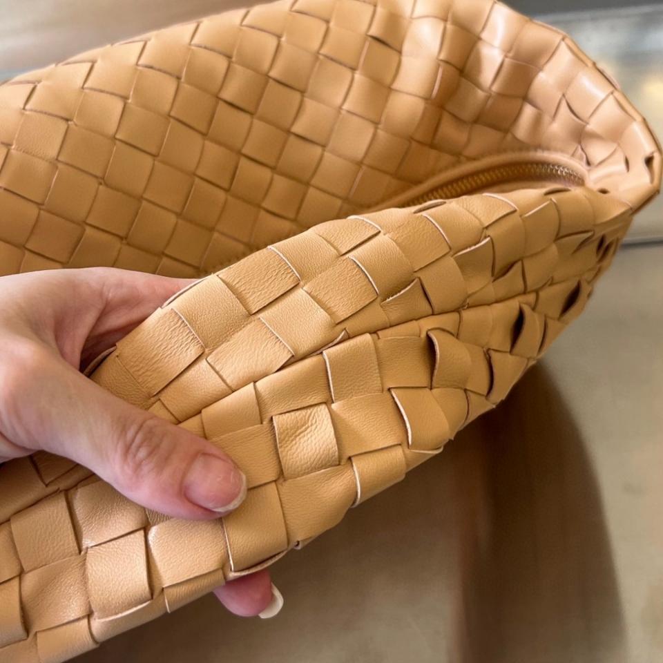 Bottega Veneta Jodie light beige  600261 48x40x16cm-duoc-ban-tai-Hvip Bags and Accessories