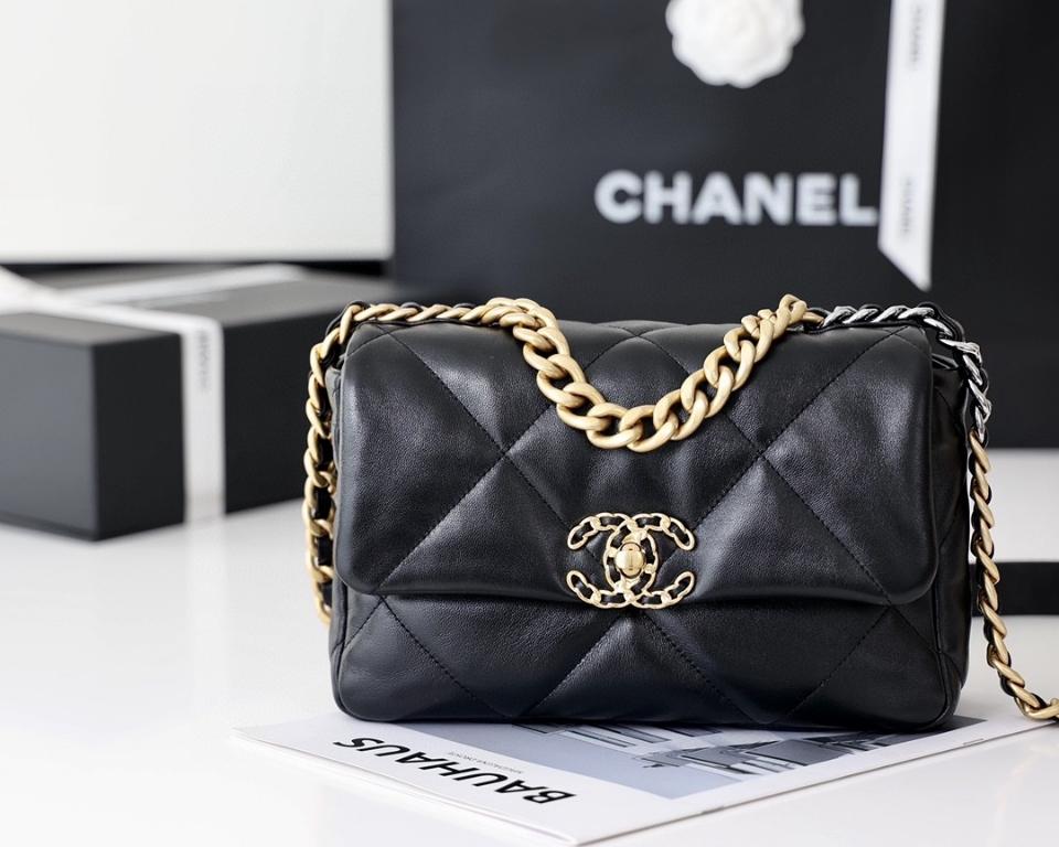 Chanel CHANEL 19 Handbag
 
Shiny Lambskin, Gold-Tone, Silver-Tone & Ruthenium-Finish Metal 
Black AS1160 16 x 26 x 9cm-duoc-ban-tai-Hvip Bags and Accessories