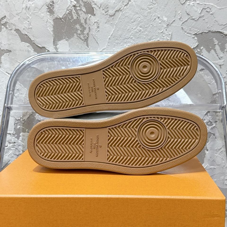Louis Vuitton 1A8WG2
Rivoli Sneaker (N1)-duoc-ban-tai-Hvip Shoes and Clothes