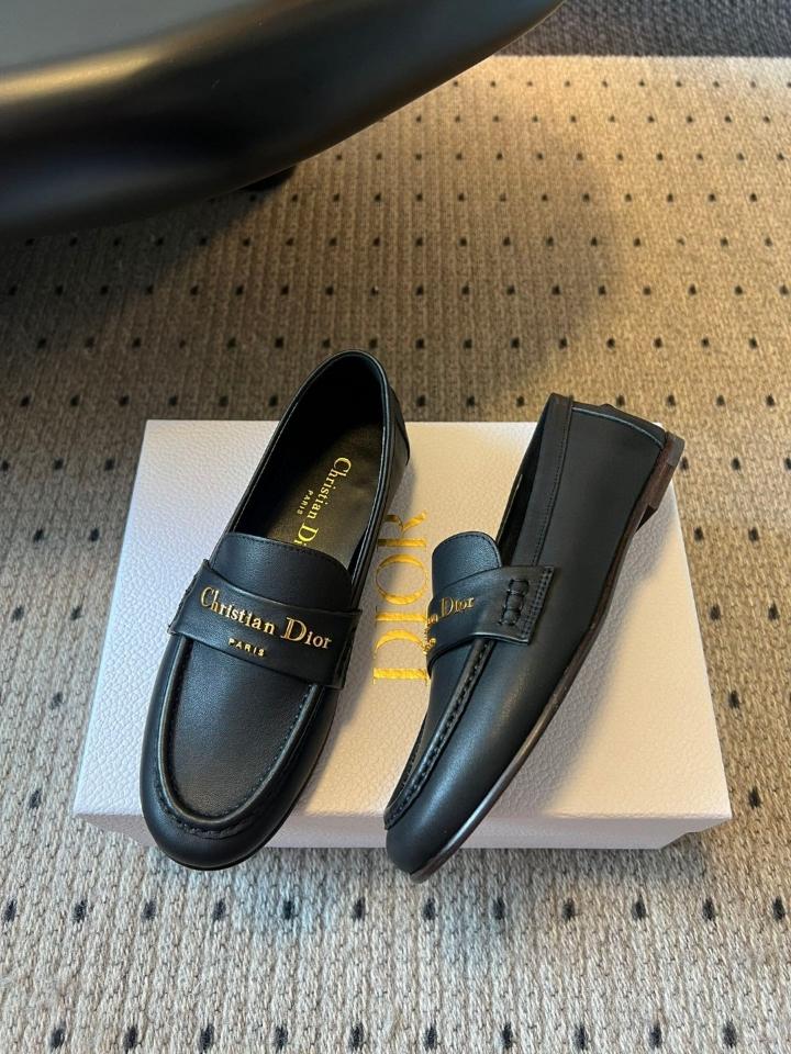 Dior Dior Boy Loafer
Black Supple Calfskin
KDF039VSO_S900 (1)-duoc-ban-tai-Hvip Shoes and Clothes