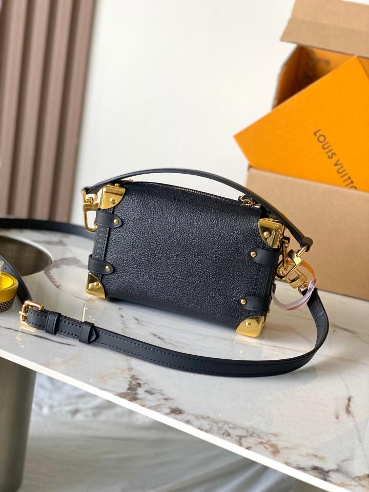 Louis Vuitton M23817
Túi Side Trunk PM 15*12.5*8CM L1-duoc-ban-tai-Hvip Bags and Accessories