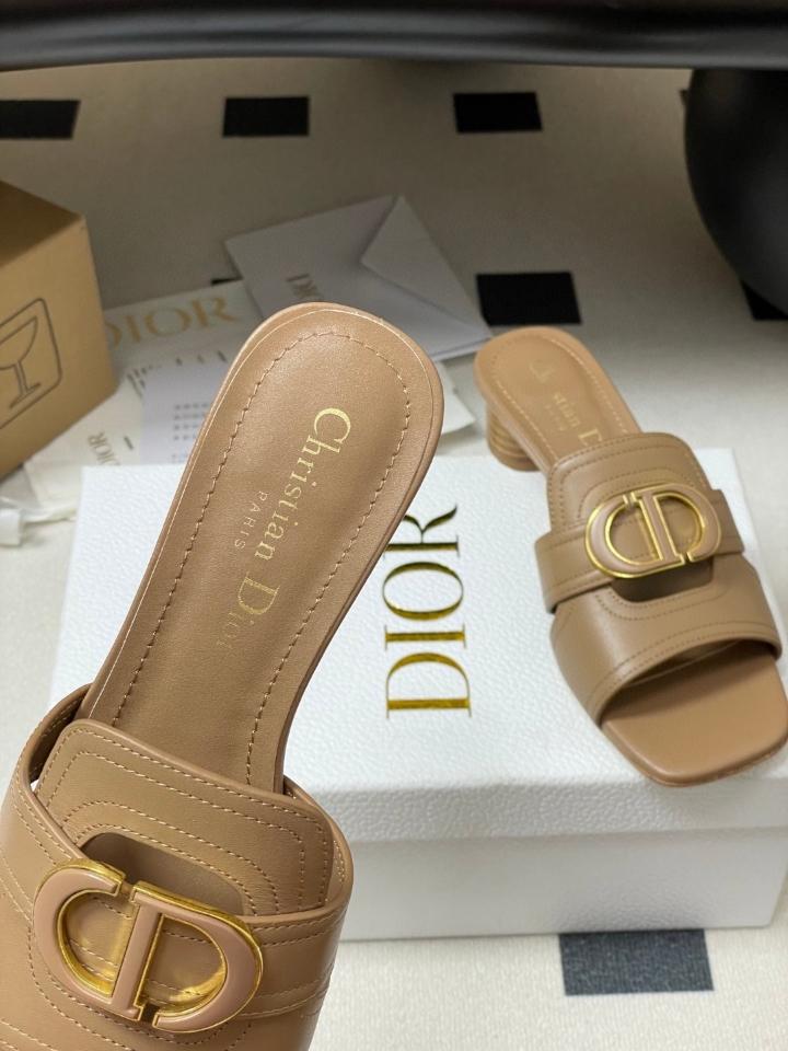 Dior 30 Montaigne Heeled Slide
Nude Calfskin
KCO374CFY 40mm (2)-duoc-ban-tai-Hvip Shoes and Clothes