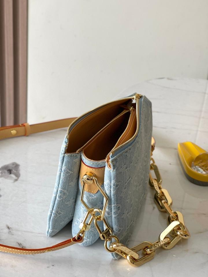 Louis Vuitton M11401
LV By The Pool
Coussin BB 21*16*7CM L1-duoc-ban-tai-Hvip Bags and Accessories