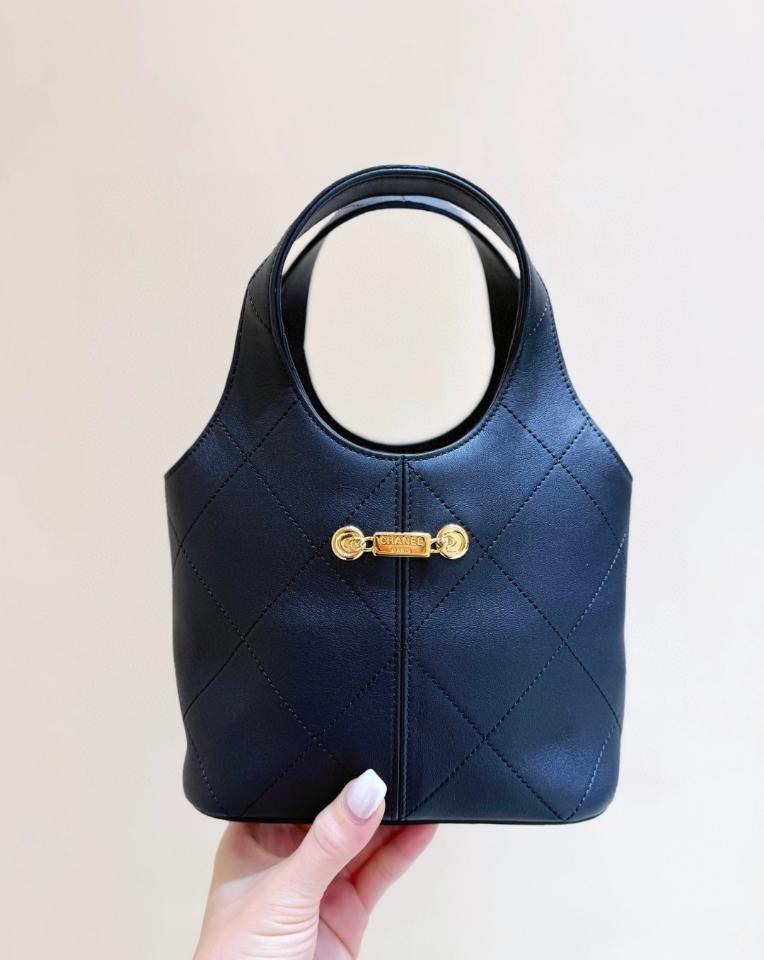 Chanel 26p small Shopping Bag   Calfskin & Gold-Tone Metal  black AS6132 27.5*21*10cm-duoc-ban-tai-Hvip Bags and Accessories