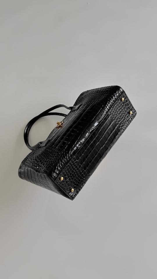 Chanel Small Shopping Bag   Crocodile Embossed Calfskin & Gold-Tone Metal  black AS6243 20 x 39 x 13cm-duoc-ban-tai-Hvip Bags and Accessories