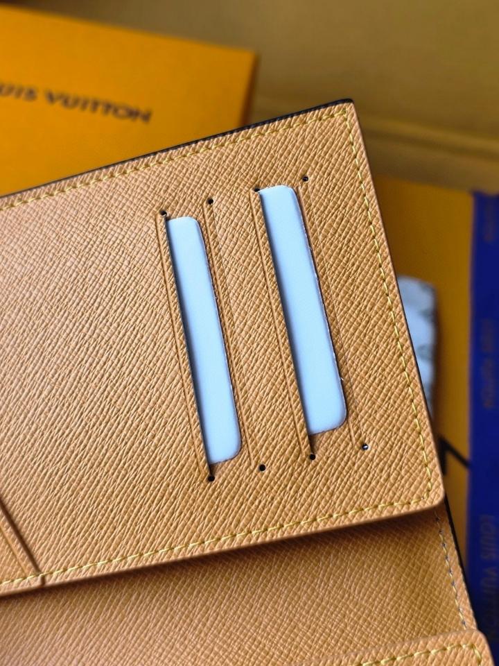 Louis Vuitton M25793 Passport cover -duoc-ban-tai-Hvip Bags and Accessories