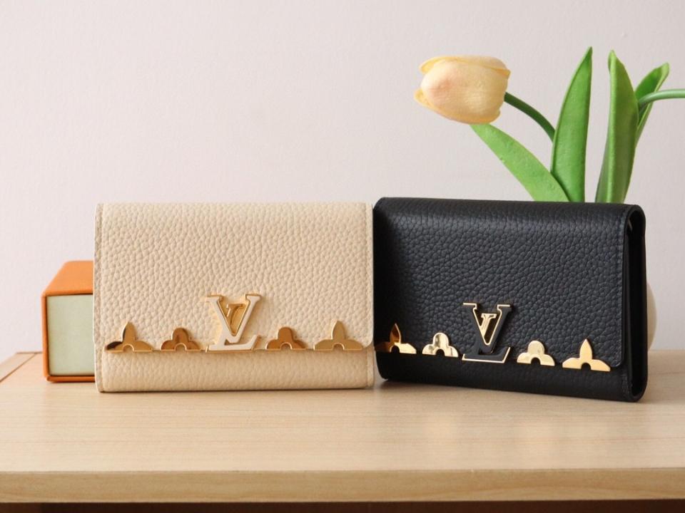 Louis Vuitton M82764
Capucines Compact Wallet-duoc-ban-tai-Hvip Bags and Accessories