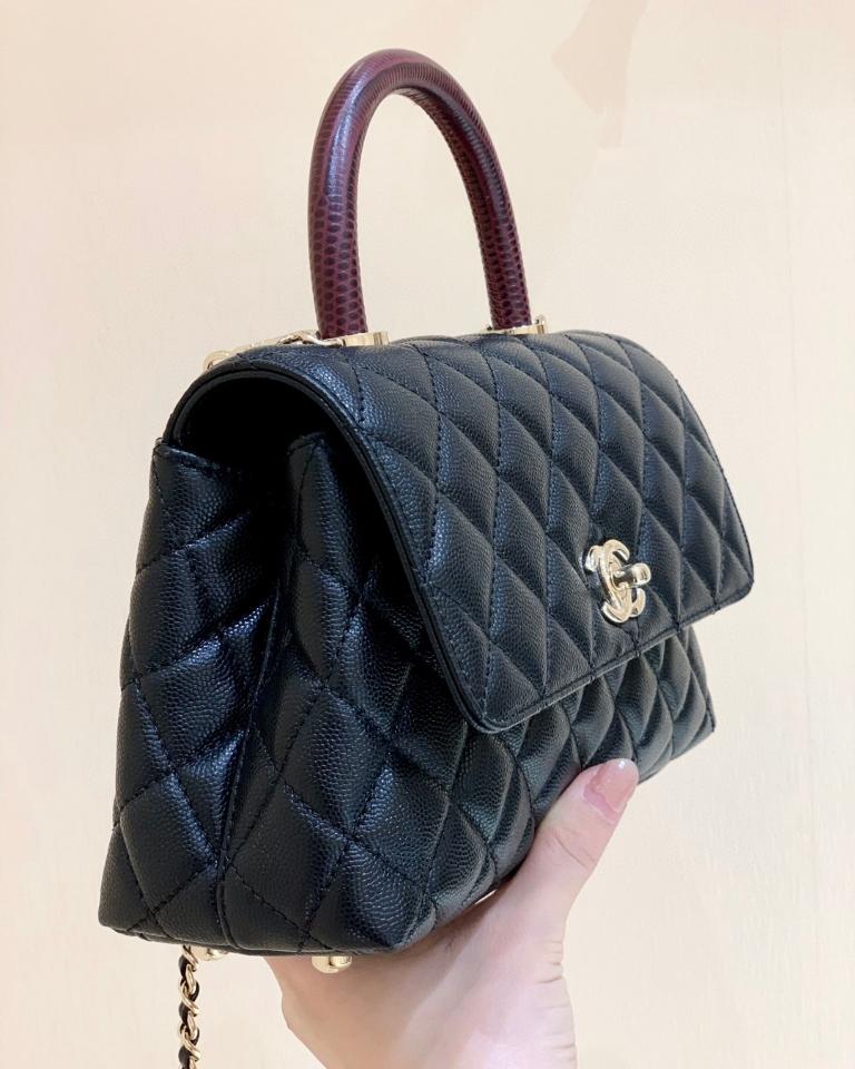 Chanel 22A small coco handle bag Grained calfskin ,Shiny gold tone metal ,black, burgundy handle AS92990 23cm-duoc-ban-tai-Hvip Bags and Accessories
