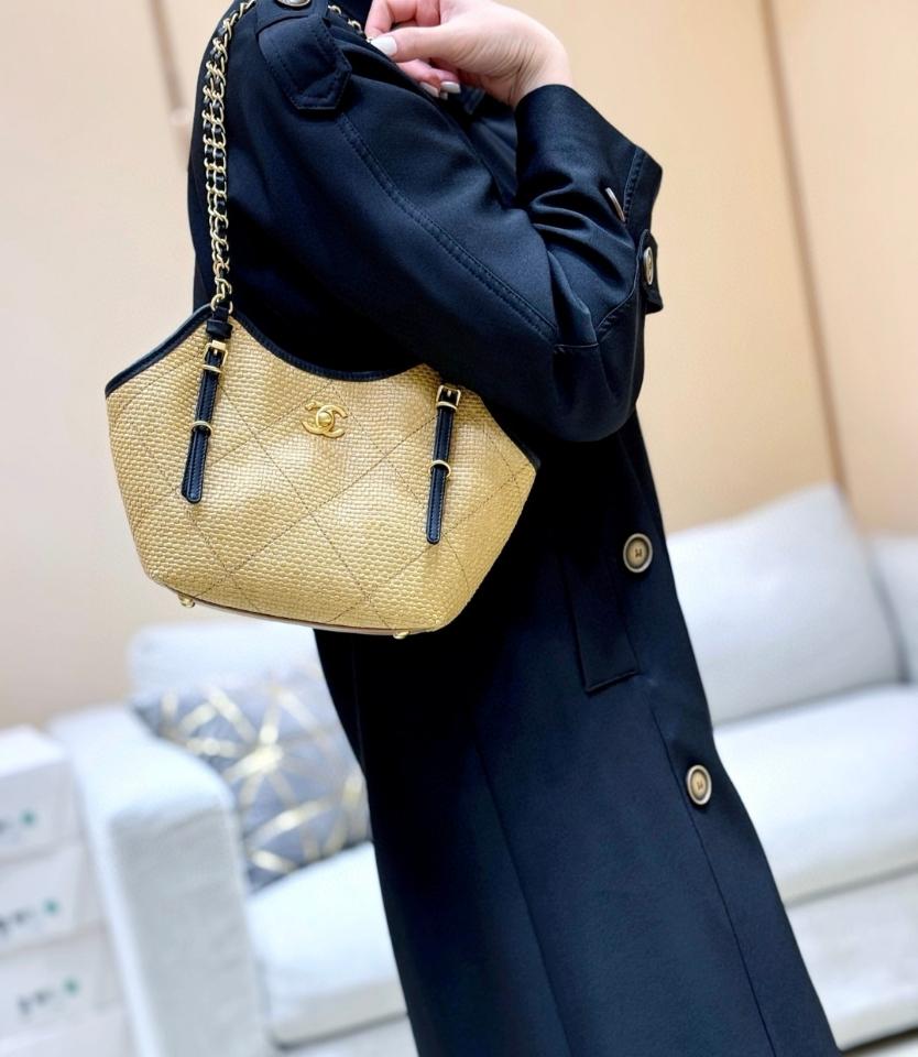 Chanel Cruise 2025/26   Small Shopping Bag   Braided Raffia, Calfskin & Gold-Tone Metal  beige & black AS6015 20*28*7cm-duoc-ban-tai-Hvip Bags and Accessories
