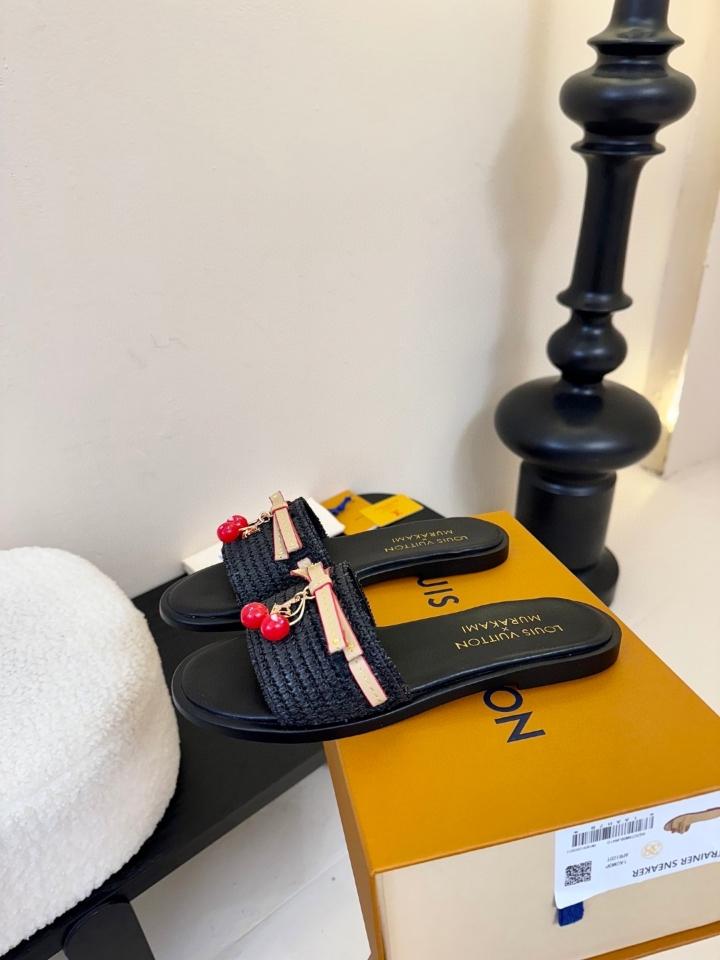 Louis Vuitton 1AHLRN
New
LV x TM Lily Flat Mule black -duoc-ban-tai-Hvip Shoes and Clothes