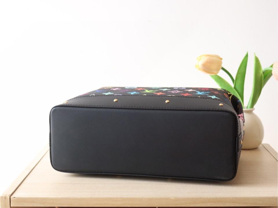 Louis Vuitton M13743
LV x TM Cosmetic Pouch GM black -duoc-ban-tai-Hvip Bags and Accessories