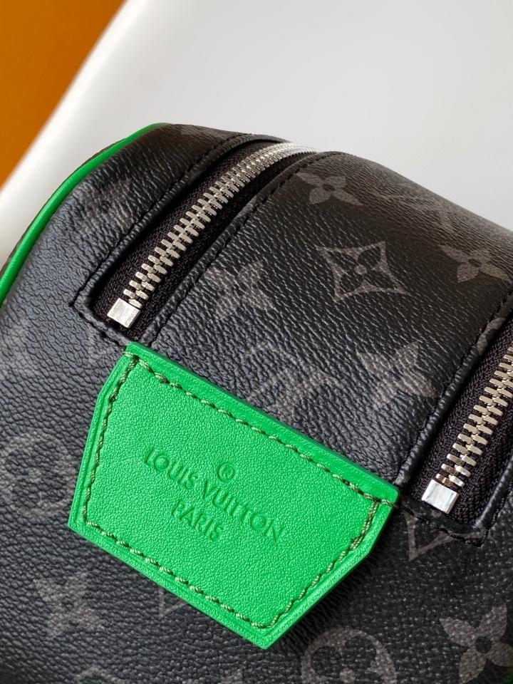 Louis Vuitton M26433
Dopp Kit 28 x 15 x 16.5cm (1)-duoc-ban-tai-Hvip Bags and Accessories
