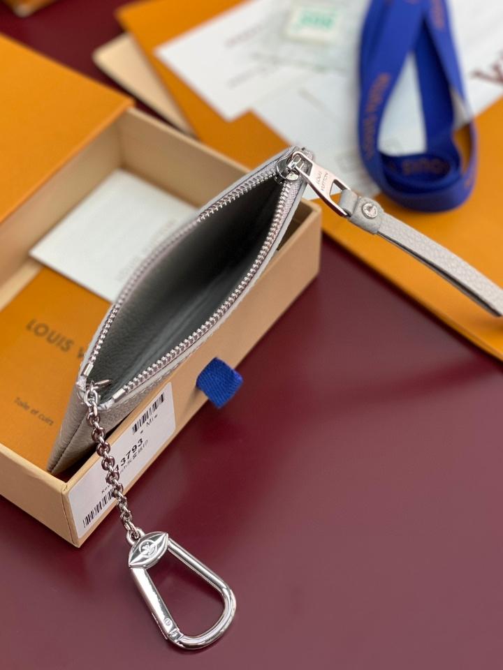 Louis Vuitton M13793
Ví Key Pouch 12 x 7 x 1.5cm-duoc-ban-tai-Hvip Bags and Accessories