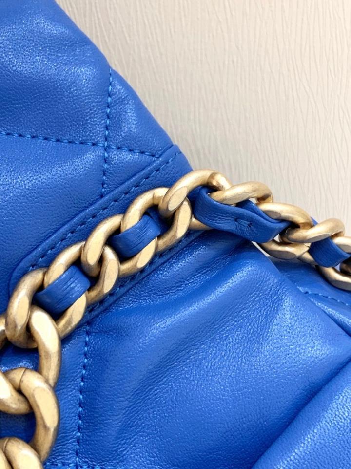 Chanel CHANEL 19 Handbag   Shiny Lambskin, Gold-Tone, Silver-Tone & Ruthenium-Finish Metal  blue AS1160 16 x 26 x 9cm-duoc-ban-tai-Hvip Bags and Accessories