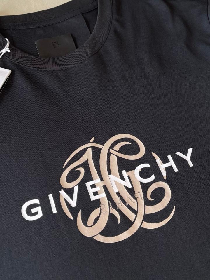 Givenchy
logo t-shirt black BM71MG3YR5001-duoc-ban-tai-Hvip Shoes and Clothes