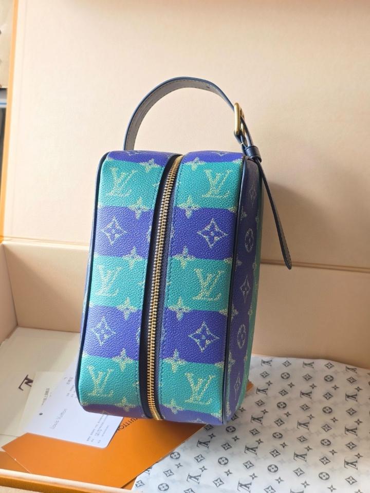 Louis Vuitton M25902
Locker Dopp Kit-duoc-ban-tai-Hvip Bags and Accessories