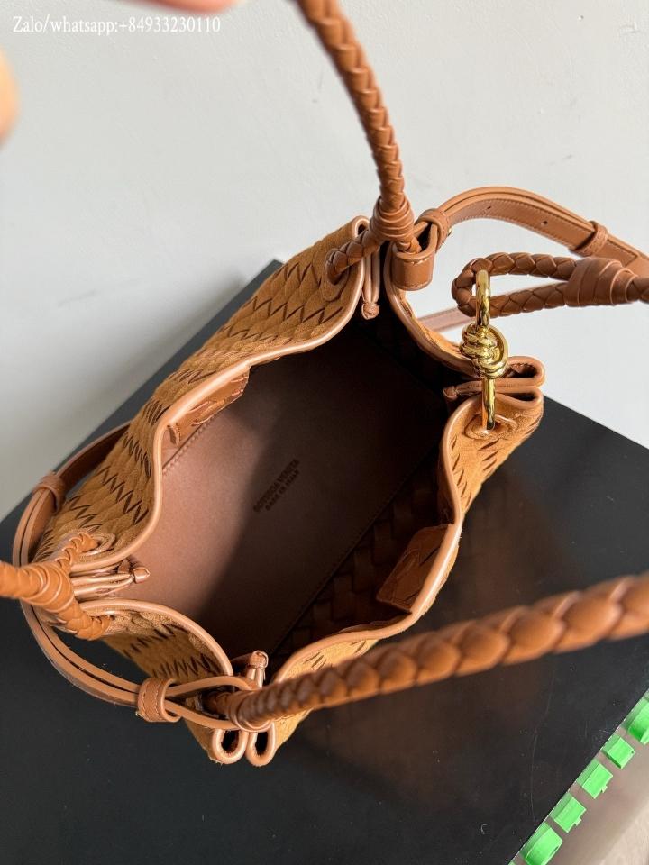 Bottega Veneta medium suede Parachute 835921 29.5x17.5x18.5cm -duoc-ban-tai-Hvip Bags and Accessories