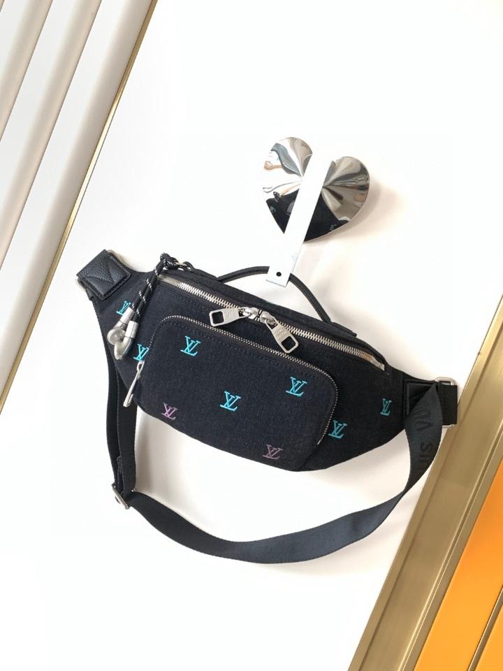 Louis Vuitton M13961
Túi Đeo Hông Rush 37x 14x 13cm-duoc-ban-tai-Hvip Bags and Accessories