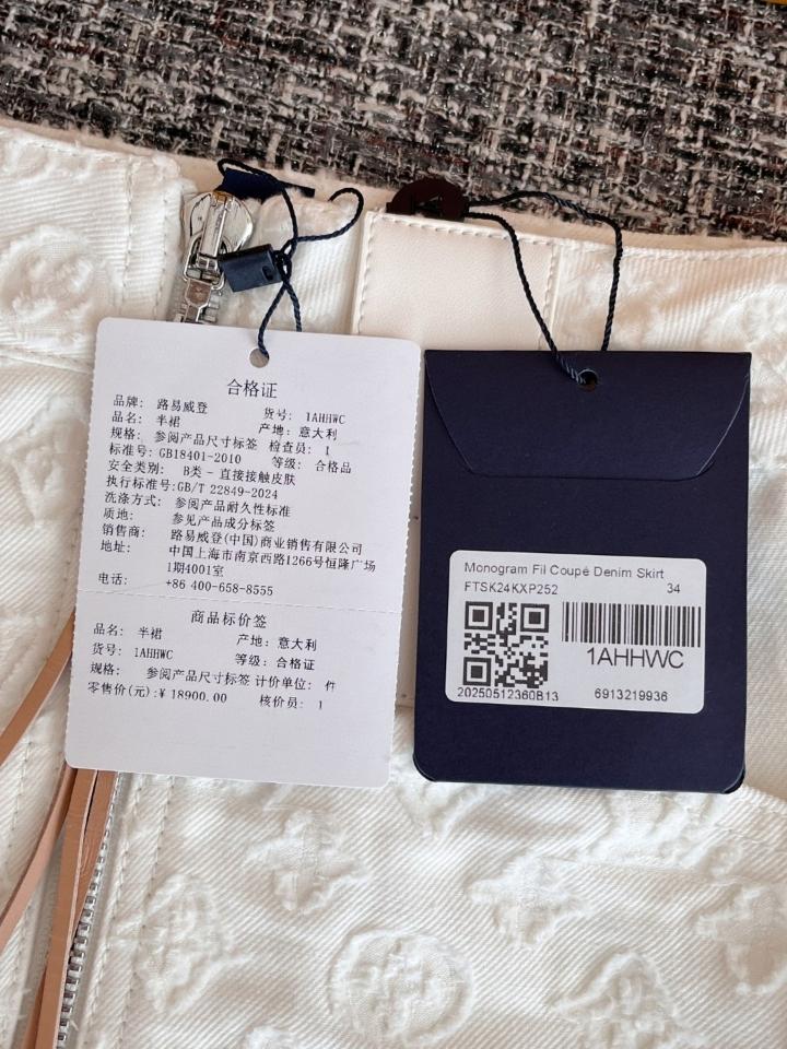Louis Vuitton 1AHHWE
Váy Denim Họa Tiết Monogram-duoc-ban-tai-Hvip Shoes and Clothes