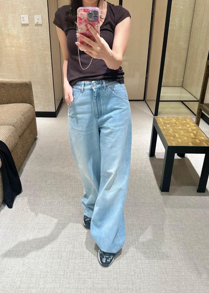Chanel 25s Light Blue Wash Cc Sequins Pocket Jeans P79448-duoc-ban-tai-Hvip Shoes and Clothes
