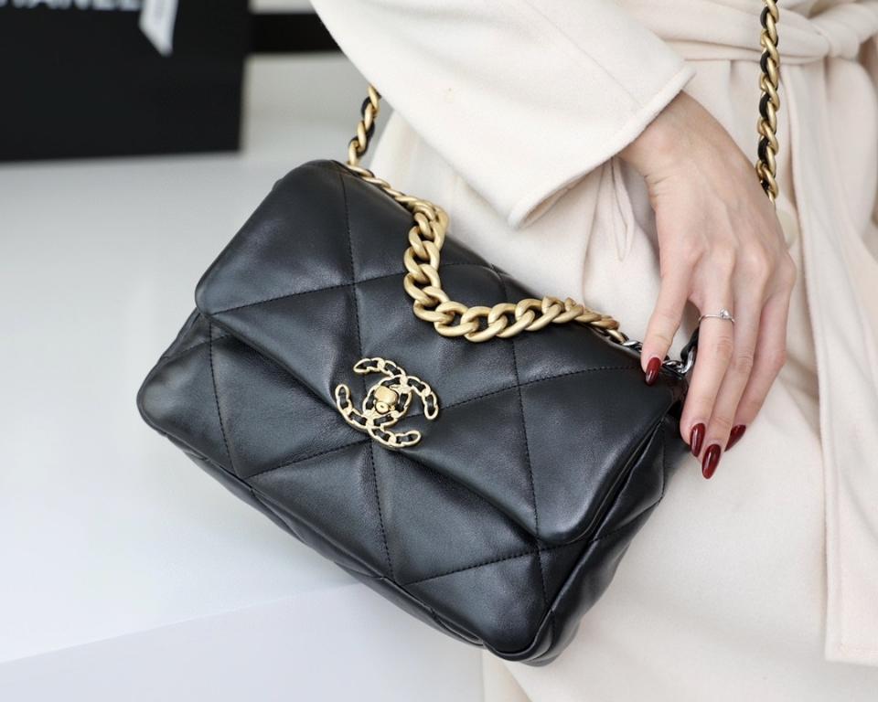 Chanel CHANEL 19 Handbag
 
Shiny Lambskin, Gold-Tone, Silver-Tone & Ruthenium-Finish Metal 
Black AS1160 16 x 26 x 9cm-duoc-ban-tai-Hvip Bags and Accessories
