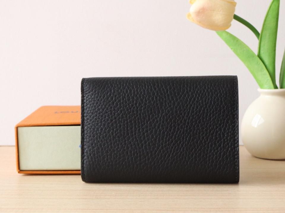 Louis Vuitton M82764
Capucines Compact Wallet-duoc-ban-tai-Hvip Bags and Accessories