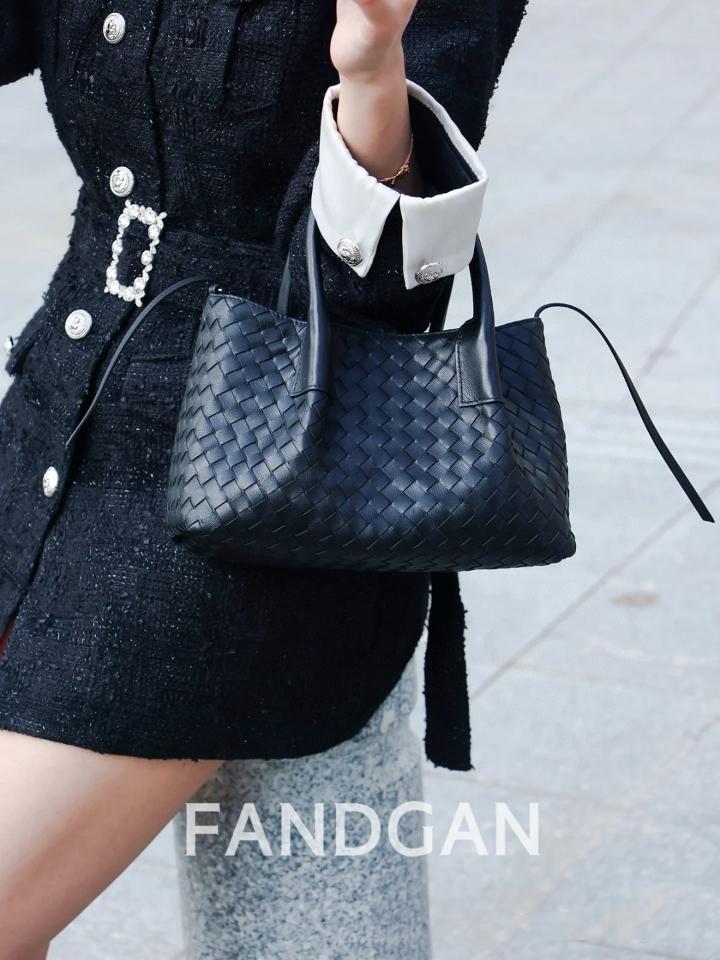 Bottega Veneta  Small Pinacoteca black  819004 15*24*12cm-duoc-ban-tai-Hvip Bags and Accessories