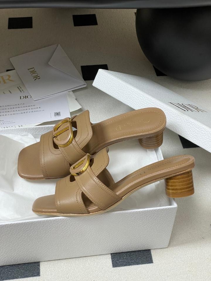 Dior 30 Montaigne Heeled Slide
Nude Calfskin
KCO374CFY 40mm (2)-duoc-ban-tai-Hvip Shoes and Clothes