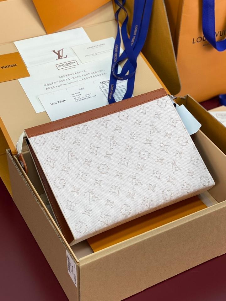Louis Vuitton M61692
Pochette Voyage MM blanc /brown 27.0 x 21.0 x 3.0 cm (1)-duoc-ban-tai-Hvip Bags and Accessories