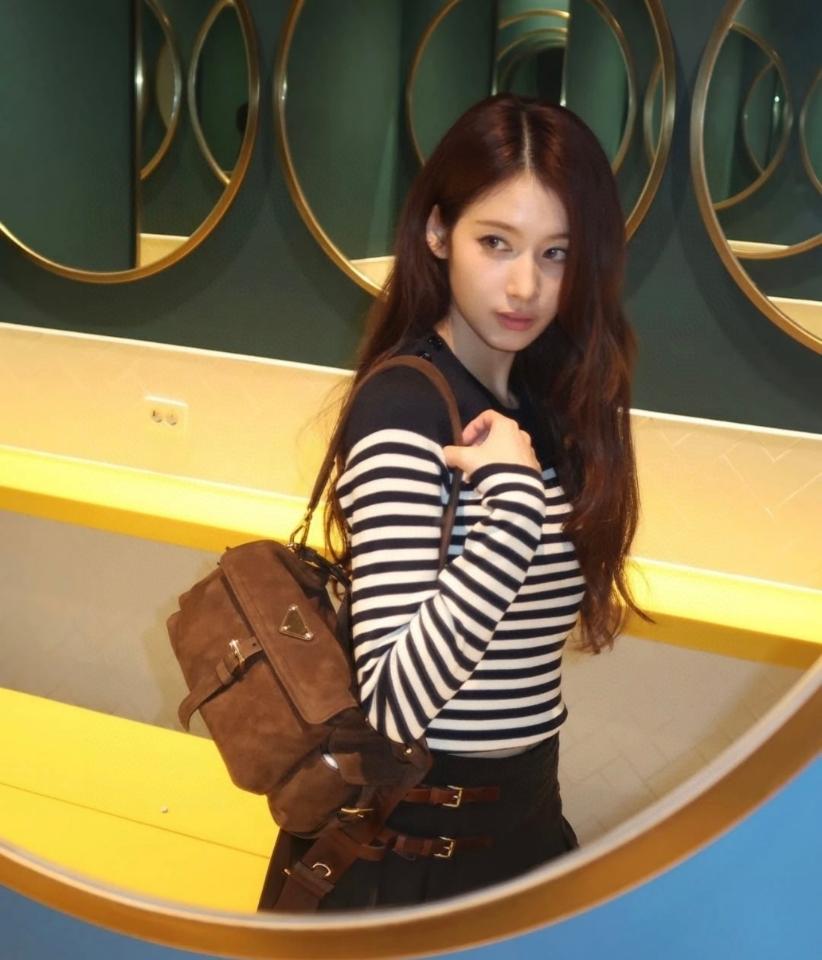 
Prada Explore medium suede shoulder bag with flap cocoa Brown 1BD394 30x14x10cm-duoc-ban-tai-Hvip Bags and Accessories