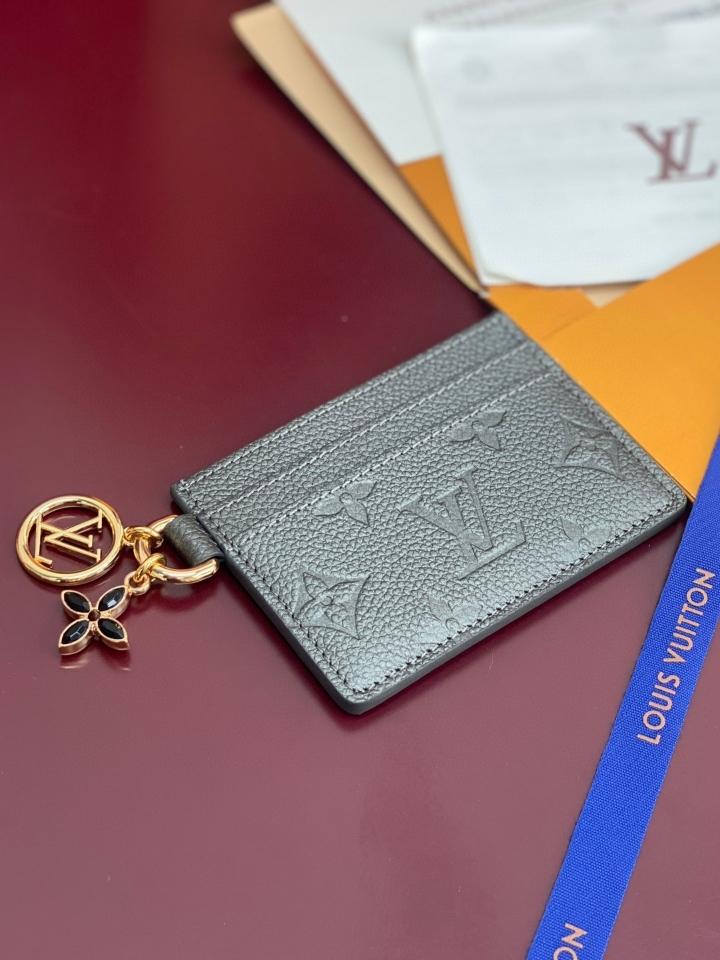Louis Vuitton M12178
LV Charms Card Holder-duoc-ban-tai-Hvip Bags and Accessories