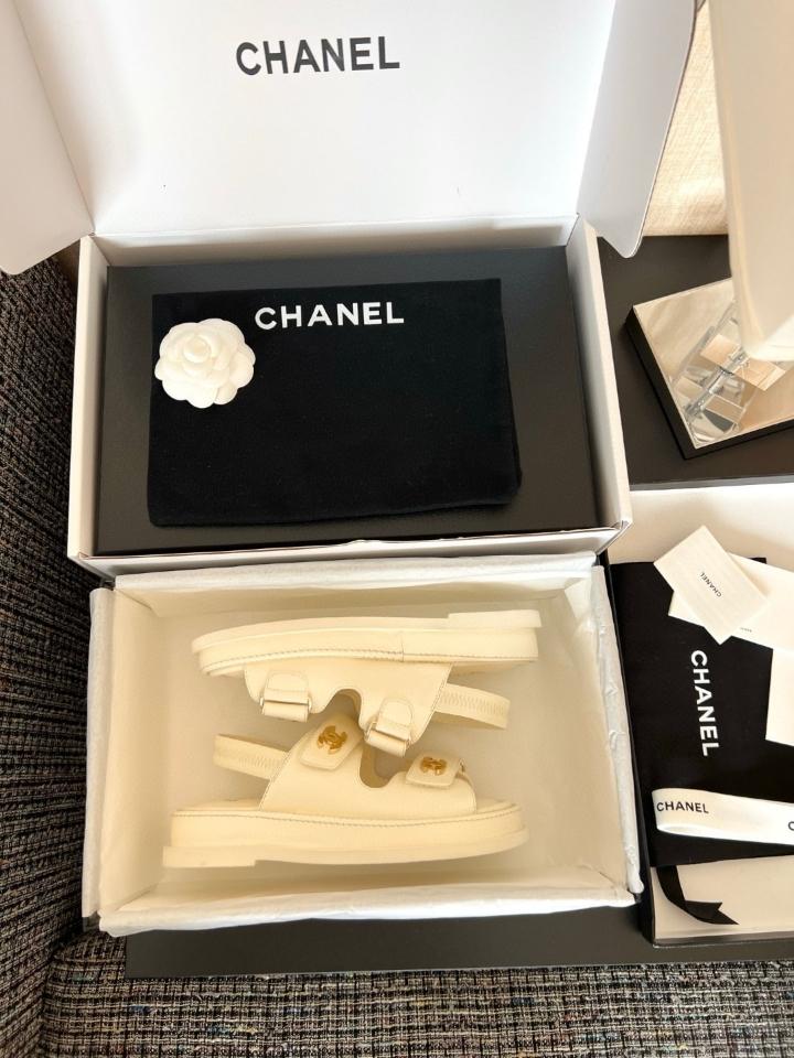 Chanel Sandals
Lambskin 
White G46339 -duoc-ban-tai-Hvip Shoes and Clothes