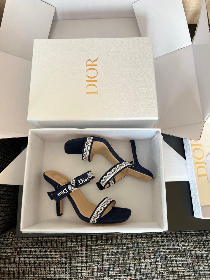 Dior Heeled Sandal with Straps
Navy Embroidered Cotton -duoc-ban-tai-Hvip Shoes and Clothes