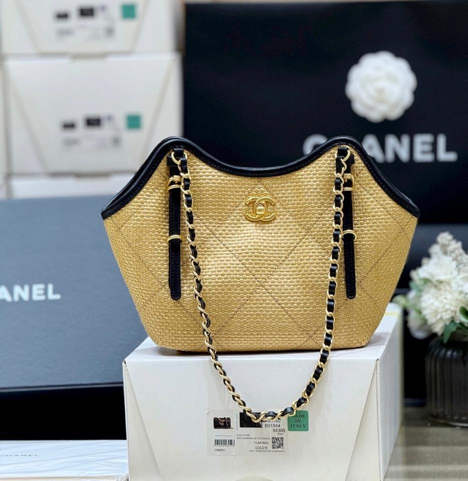 Chanel Cruise 2025/26   Small Shopping Bag   Braided Raffia, Calfskin & Gold-Tone Metal  beige & black AS6015 20*28*7cm-duoc-ban-tai-Hvip Bags and Accessories