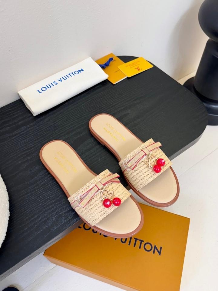 Louis Vuitton 1AHLRN
New
LV x TM Lily Flat Mule beige-duoc-ban-tai-Hvip Shoes and Clothes