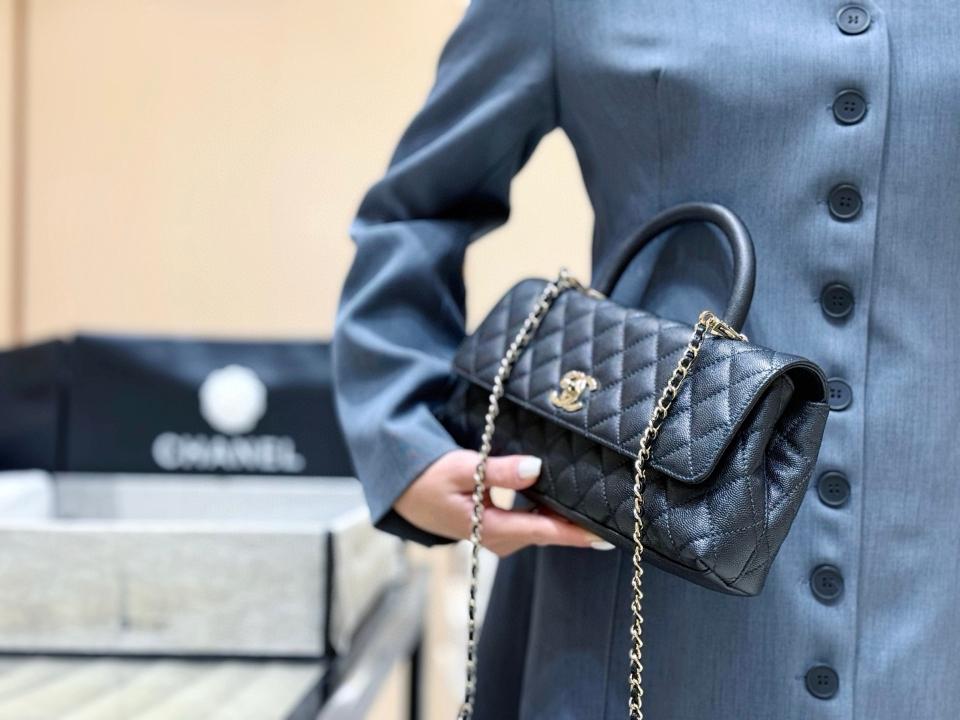 Chanel Maxi Flap Bag with Top Handle
Grained calfskin& Gold-Tone Metal 
Black AS6091 31×12×7cm-duoc-ban-tai-Hvip Bags and Accessories