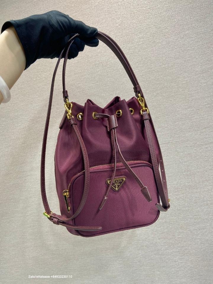 Prada Duet Re-Nylon bucket bag 1BH038 burgundy 18x23×12cm-duoc-ban-tai-Hvip Bags and Accessories