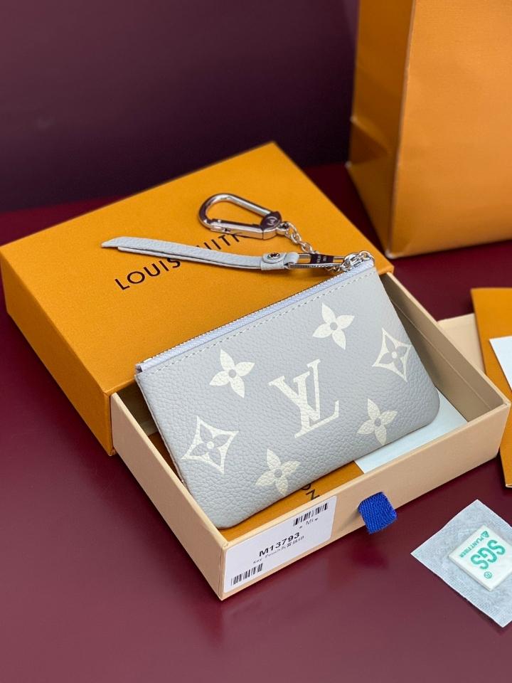 Louis Vuitton M13793
Ví Key Pouch 12 x 7 x 1.5cm-duoc-ban-tai-Hvip Bags and Accessories