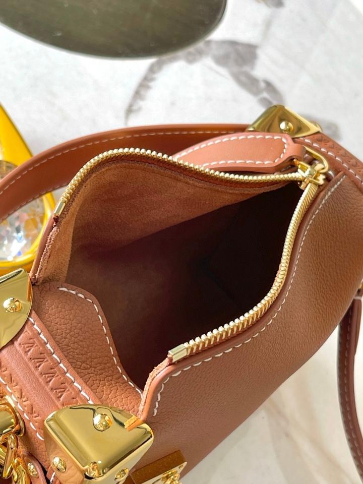 Louis Vuitton M15224
Túi Side Trunk PM 15*12.5*8CM L1 -duoc-ban-tai-Hvip Bags and Accessories
