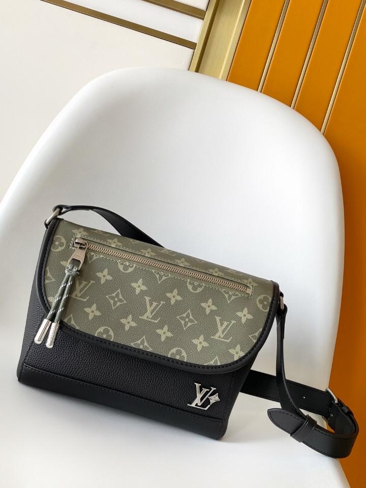 Louis Vuitton M12625
Pulse Messenger 26.6 × 17 × 11 cm-duoc-ban-tai-Hvip Bags and Accessories